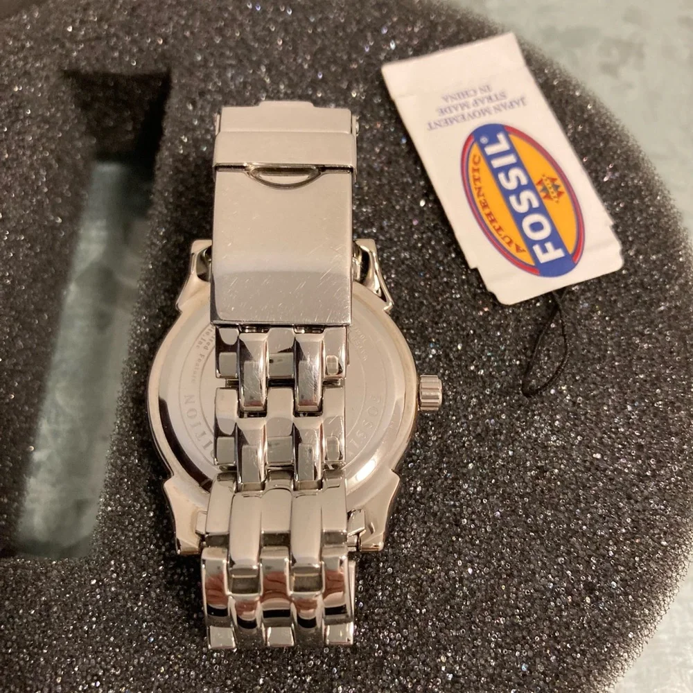 Fossil Snoopy Limited Edition Watch - Picture 8 of 15